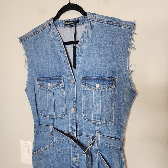 NWT BLANK NYC Womens Sleeveless Denim Belted cropped Jumpsuit. size medium. - Picture 9 of 16